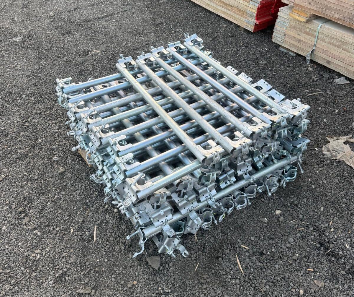 5-board wide Readylok transom scaffolding component, heavy-duty galvanized steel for 1125mm platform width (5 x 225mm boards) with secure couplers.
